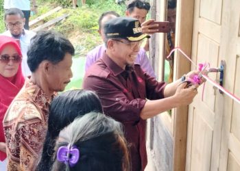 Pj Bupati Bupati Bolmut Resmikan 11 RLH di Sembilan Desa Dalam Waktu 8 Jam