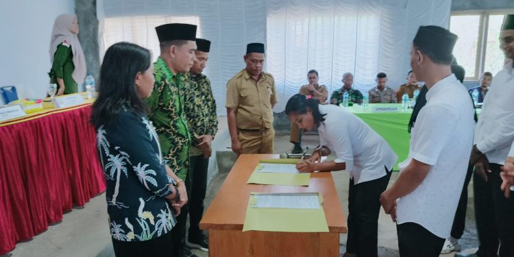 Panwascam Bintauna Lantik 45 Orang Pengawas TPS