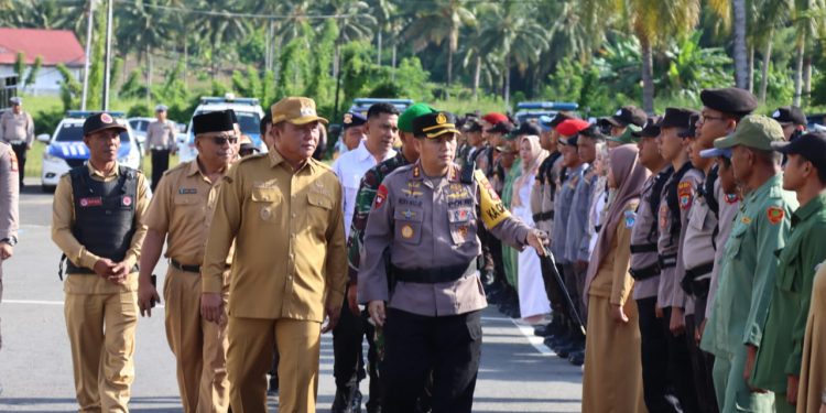 Di Halaman Mapolres, Wabup Pimpin Apel Kesiapan Personel Dalam Rangka Pengamanan TPS di Bolsel