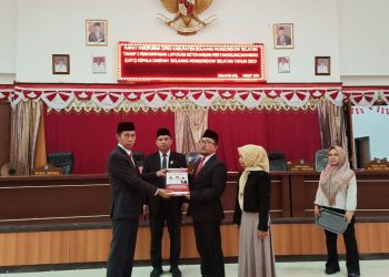 Dalam Paripurna LKPJ, Bupati Iskandar Kamaru Paparkan Capaian Pemda Selang Tahun 2023