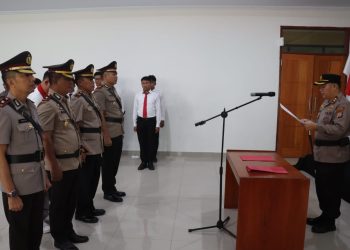 Kapolres Bolsel Pimpin Upacara Sertijab Wakapolres dan Kasat Intel