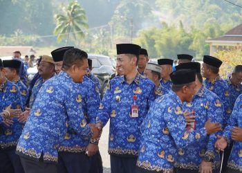 Gelar Apel Kerja Perdana Pasca Cuti Lebaran, Berikut Penegasan Bupati Iskandar Kamaru