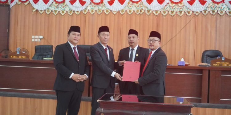 DPRD Bolsel Gelar Paripurna Tahap II LKPj 2023 dan Penetapan Ranperda Perlindungan Perempuan dan Anak