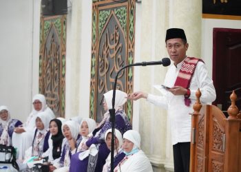 15 JCH Kabupaten Bolsel Resmi Dilepas Bupati Iskandar Kamaru