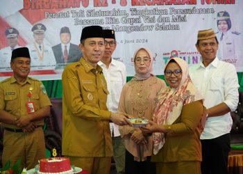Bupati Iskandar Kamaru Hadiri Perayaan HUT Ke-8 Kecamatan Tomini