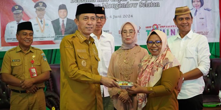 Bupati Iskandar Kamaru Hadiri Perayaan HUT Ke-8 Kecamatan Tomini