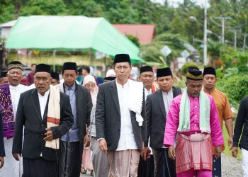 Sholat Ied Adha di Momalia, Bupati Iskandar Ajak Masyarakat Bersyukur dan Pererat Kebersamaan
