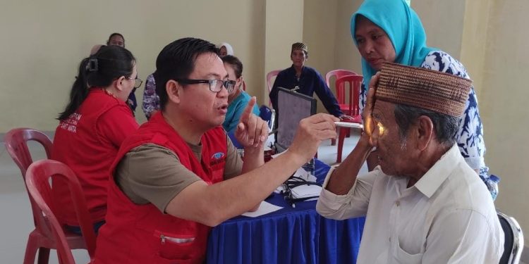 Sambut Hari Bhayangkara ke-78, Polres Bolsel Gelar Pemeriksaan dan Pengobatan Mata Gratis 