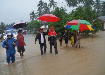 Sejumlah Desa di Bolsel Dilanda Banjir, Bupati Iskandar Gercap Tinjau Kondisi Warganya
