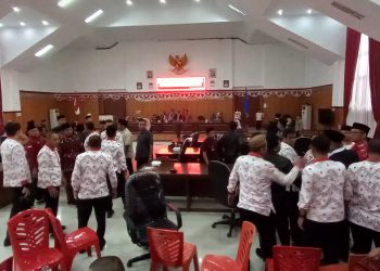 Ngamuk Saat Paripurna, Jelfi Pertanyakan Legalitas, Arifin Dia Tidak Paham Mekanisme