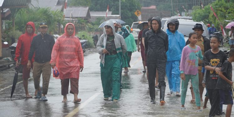 Meski Turut Terdampak Banjir, Bupati Iskandar Gercap Pantau Kondisi Masyarakatnya