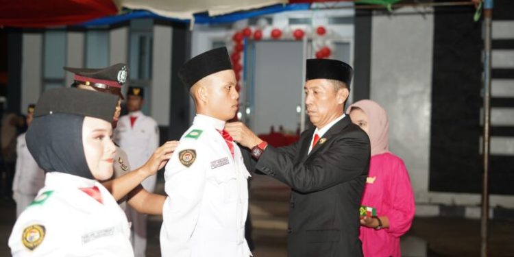 Bupati Iskandar Kamaru Kukuhkan 33 Paskibraka Bolsel 2024