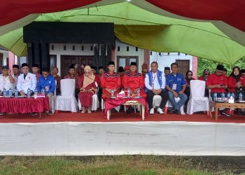 Gunakan Baju Adat Motif Pinahangi, Pasangan BERKAH Jilid II OTW KPU untuk Mendaftar