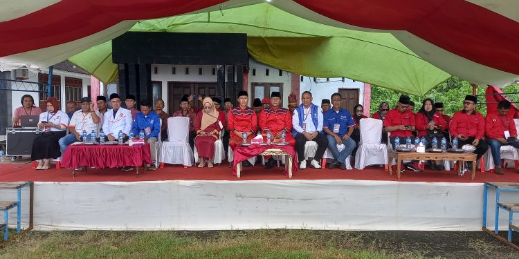 Gunakan Baju Adat Motif Pinahangi, Pasangan BERKAH Jilid II OTW KPU untuk Mendaftar