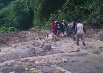 Longsor Tutup Akses Jalan Menuju Bolsel