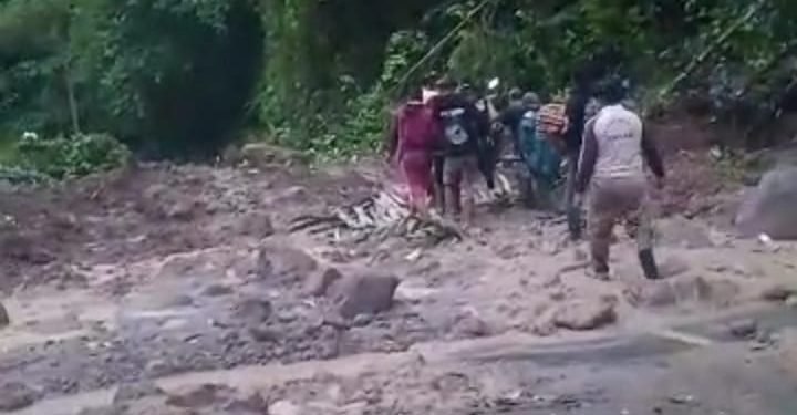 Longsor Tutup Akses Jalan Menuju Bolsel