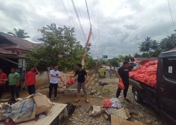 Penyaluran Bantuan untuk Korban Banjir di Pinteng dan Pintim Bolsel Terus Dimaksimalkan
