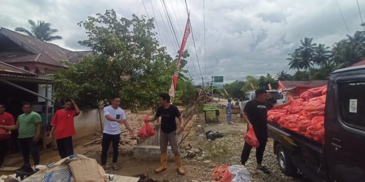Penyaluran Bantuan untuk Korban Banjir di Pinteng dan Pintim Bolsel Terus Dimaksimalkan