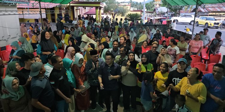 Silaturahmi di Kecamatan Sangtombolang, Yusra-Don Disambut Hangat Ribuan Simpatisan