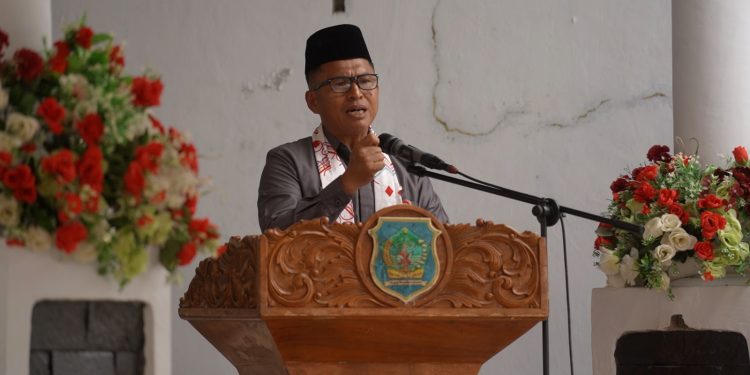 Disambut Secara Adat, Pjs Bupati Bolsel, Tahlis Gallang Sebut Pulang Kampung