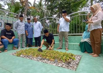 Peringati Hari Kelahiran H2M, Iskandar-Deddy Ziarah ke Makam Almarhum