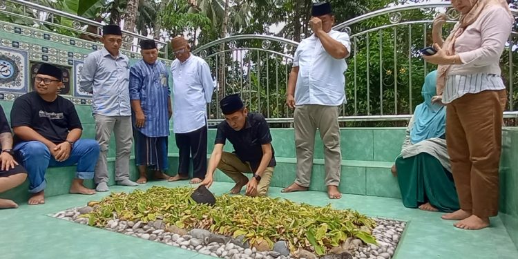 Peringati Hari Kelahiran H2M, Iskandar-Deddy Ziarah ke Makam Almarhum