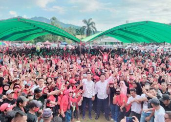 Lautan Massa Simpatisan Padati Kampanye Pasangan IDEAL di Desa Adow