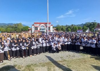 Bupati Iskandar Kamaru Pimpin Upacara Peringatan HGN 2024 dan HUT PGRI ke-79 Tahun