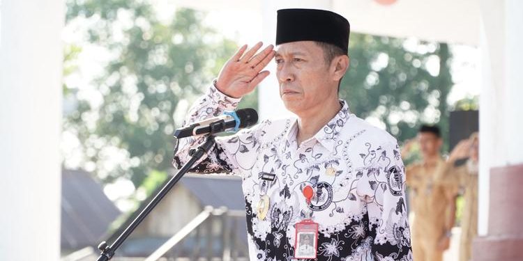 Di Momentum HGN, Bupati Iskandar Kamaru Ungkap Bangga Jadi Anak Seorang Guru