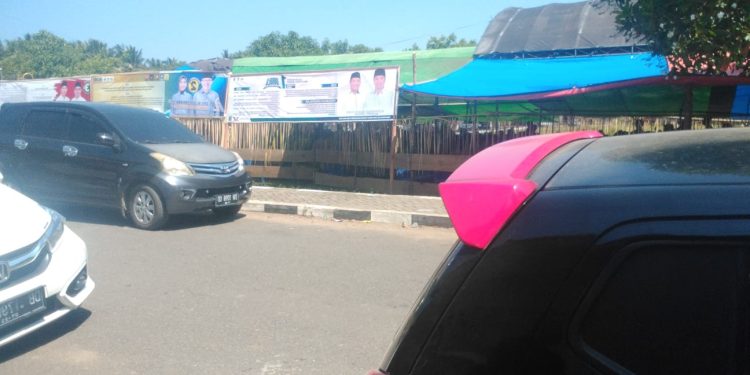 Baliho Milik KPU Bolmut Dipindahkan, PPK Diminta Ambil Sikap