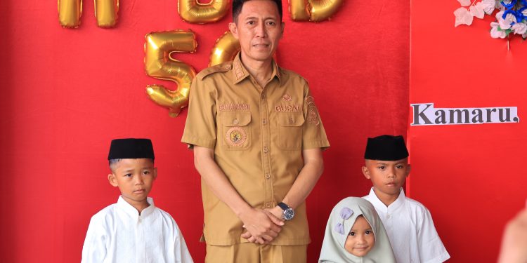 Wujud Syukur di HUT ke-50, Bupati Iskandar Kamaru Gelar Khitanan Massal Gratis