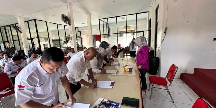 Tingkatkan Akuntabilitas Kinerja Dikbud Bolsel Gelar Penandatanganan Pakta Integritas
