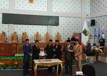 Melalui Rapat Paripurna, DPRD Bolmut Dengarkan Pidato Bupati Sirajudin Lasena