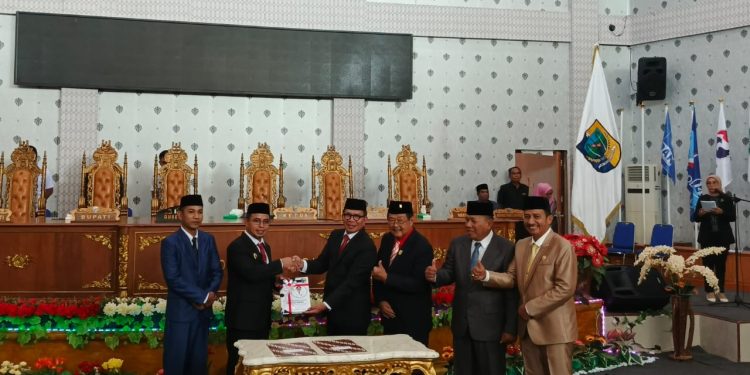 Melalui Rapat Paripurna, DPRD Bolmut Dengarkan Pidato Bupati Sirajudin Lasena