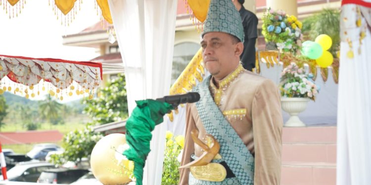 Gunakan Pakaian Adat, Bupati Yusra Alhabsyi Pimpin Upacara Peringatan HUT Ke-71 Kabupaten Bolmong