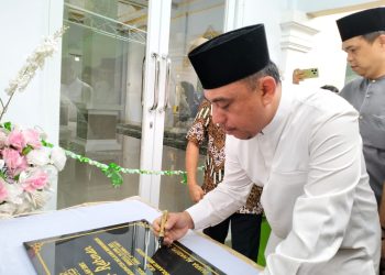 Disambut Hangat Warga, Bupati Yusra Alhabsyi Resmikan Masjid Ar-Rahman Desa Tungoi I