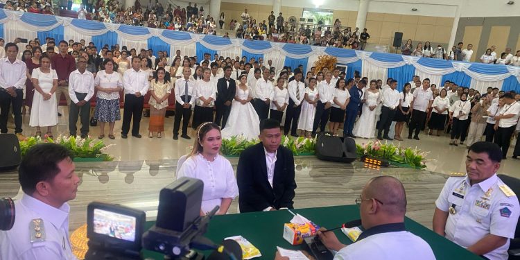 Wabup Dony Jadi Saksi Momen Bahagia Nikah Massal yang Digeral Pemprov Sulut