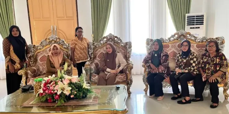 Ketua TP-PKK Bolmong, Ny Kalsum Alhabsyi Support Program Kelompok PEKKA