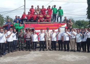 Wabup Dony Lumenta Serahkan Satu Unit Armada Damkar untuk Wilayah Dumoga Raya