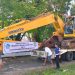 YSK Hibahkan Satu Unit Excavator untuk Pemkab Bolmong