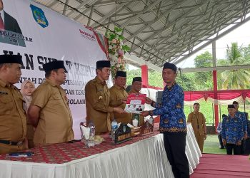 Bupati dan Wabup Bolsel Serahkan SK 105 PPPK Tahun Anggran 2024