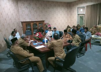 Puluhan Warga Sangkub I Sambangi Kantor Bupati