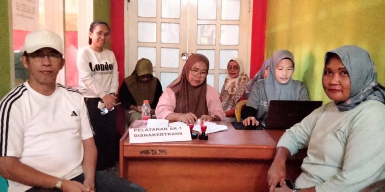 Disnakertrans Bolmut Buka Tiga Layanan Dalam Gelaran Goverment Care di Kecamatan Sangkub