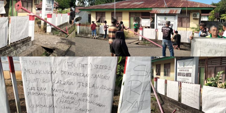 Warga Huntuk Palang Kantor Desa, Curhatan Warga Berjejeran Dipagar