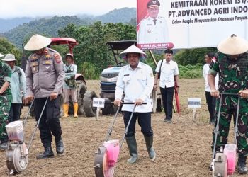 Bersama Danrem 131 Santiago Manado, Bupati Yusra Hadiri Penanaman Perdana Jagung Hibrida di Dulangon