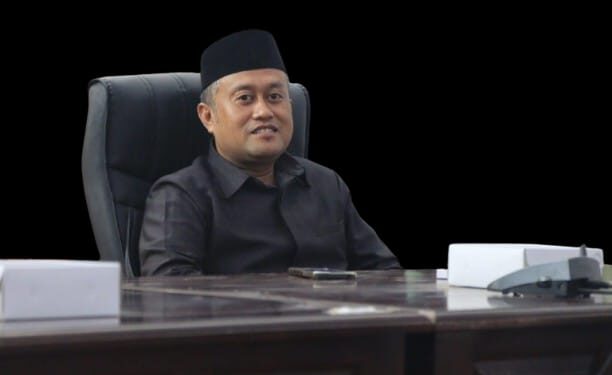 Melalui Rapat Paripurna, Donal Lamunte Sampaikan Hal Penting Kepada Bupati Bolmut