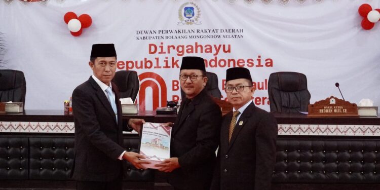 Disampaikan Langsung Oleh Bupati, Tiga Fraksi DPRD Bolsel Terima RKUA-PPAS Tahun 2026