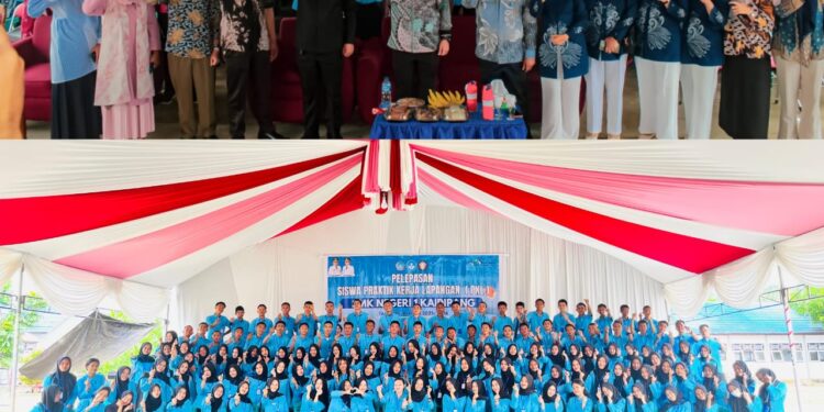 Lepas Ratusan Siswa Peserta PKL, Bupati Bolmut Ingatkan Pentingnya Ketakwaan