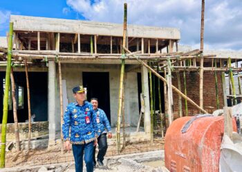 Bupati Iskandar Tinjau Progres Pembangunan Pustu Desa Biniha Selatan dan Sinandaka