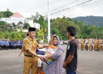 Kendalikan Inflasi, Pemkab Bolsel Salurkan 19.960 Kg Beras untuk Warga Kurang Mampu